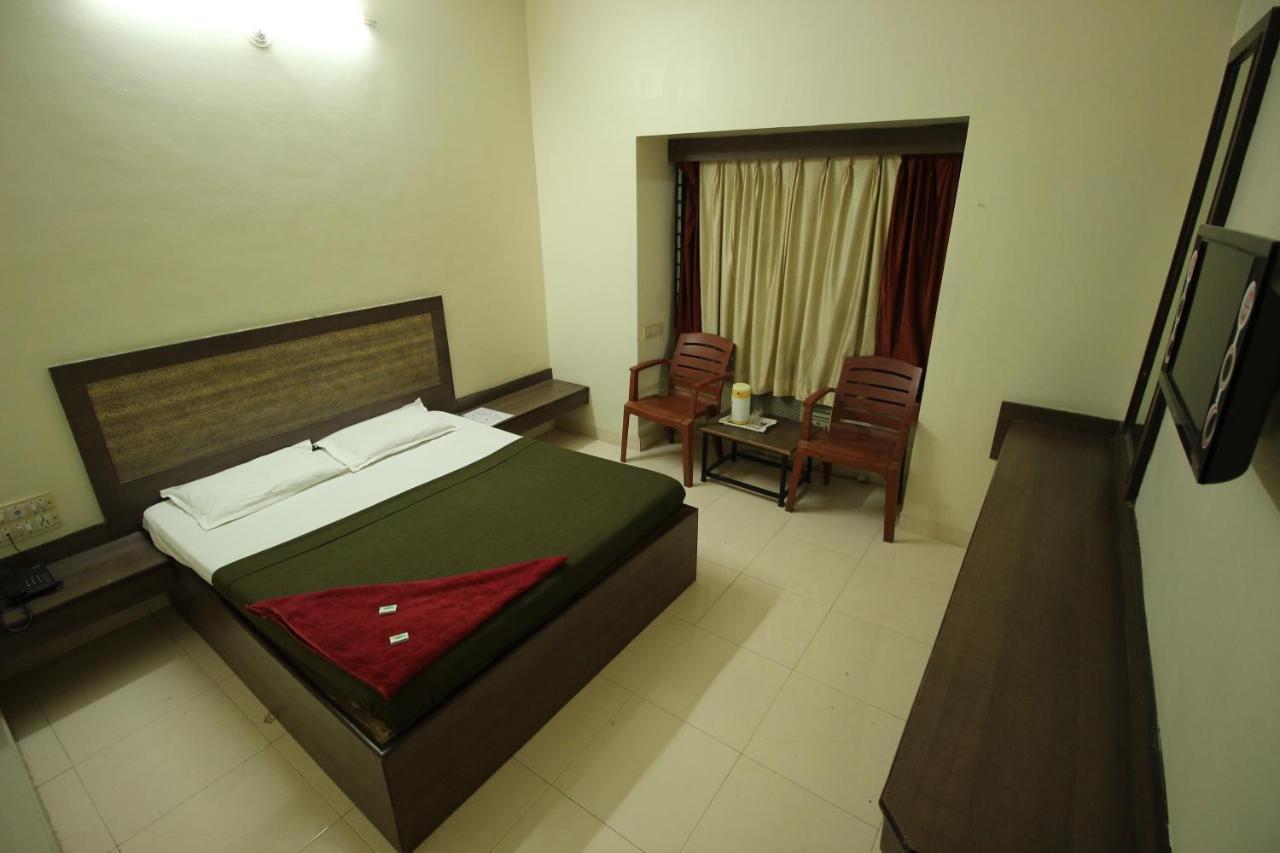 Hotel Laxmibai Palace Shirdi Εξωτερικό φωτογραφία