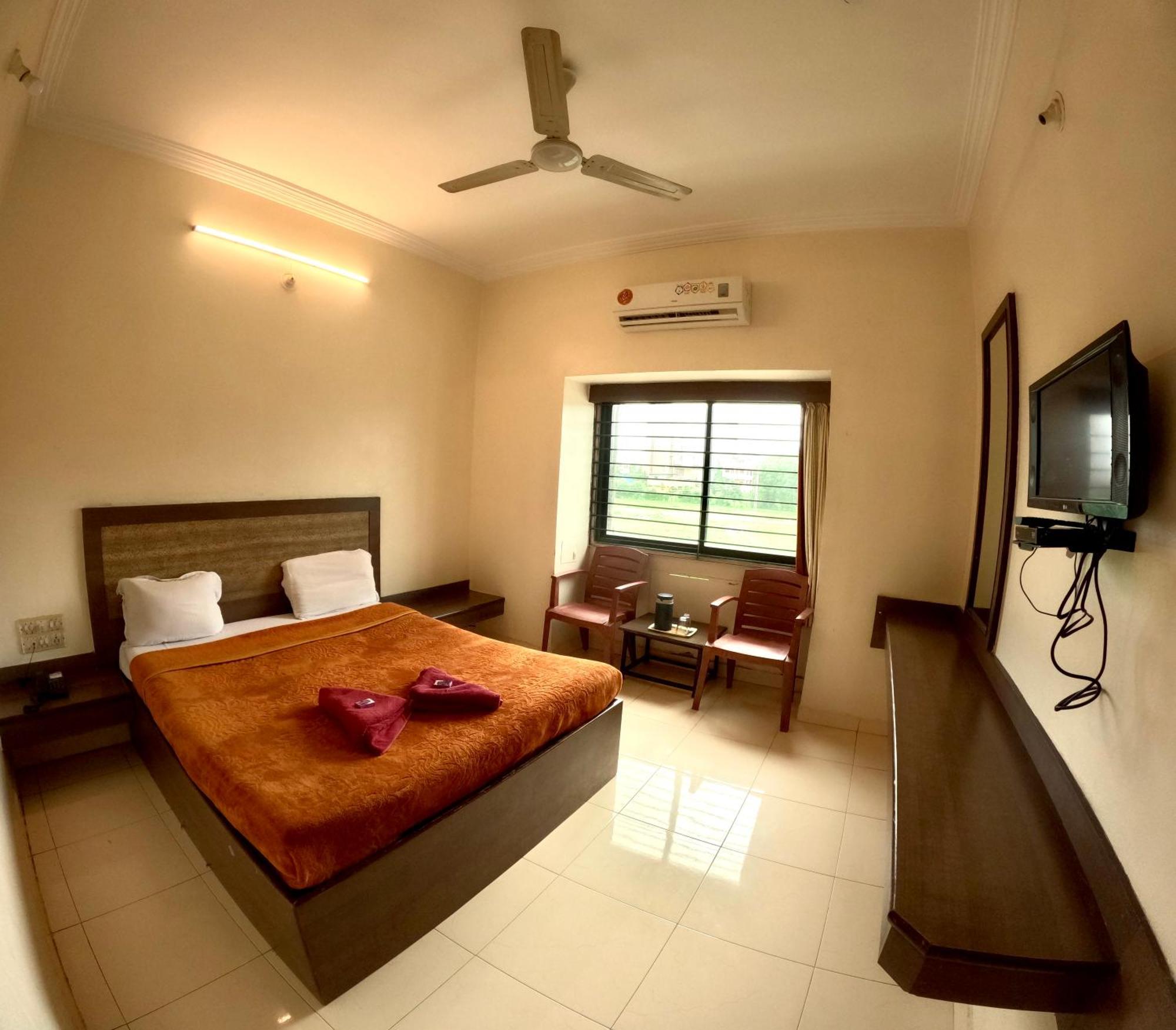 Hotel Laxmibai Palace Shirdi Εξωτερικό φωτογραφία